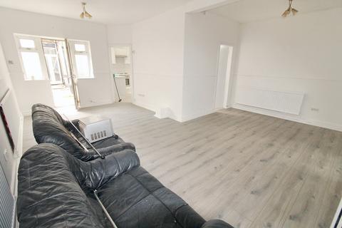 2 bedroom flat to rent, Stafford Road, Wolverhampton WV10