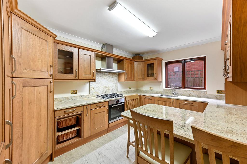 Eastbury Road, Northwood, Middlesex, HA6 3 bed apartment £2,250 pcm