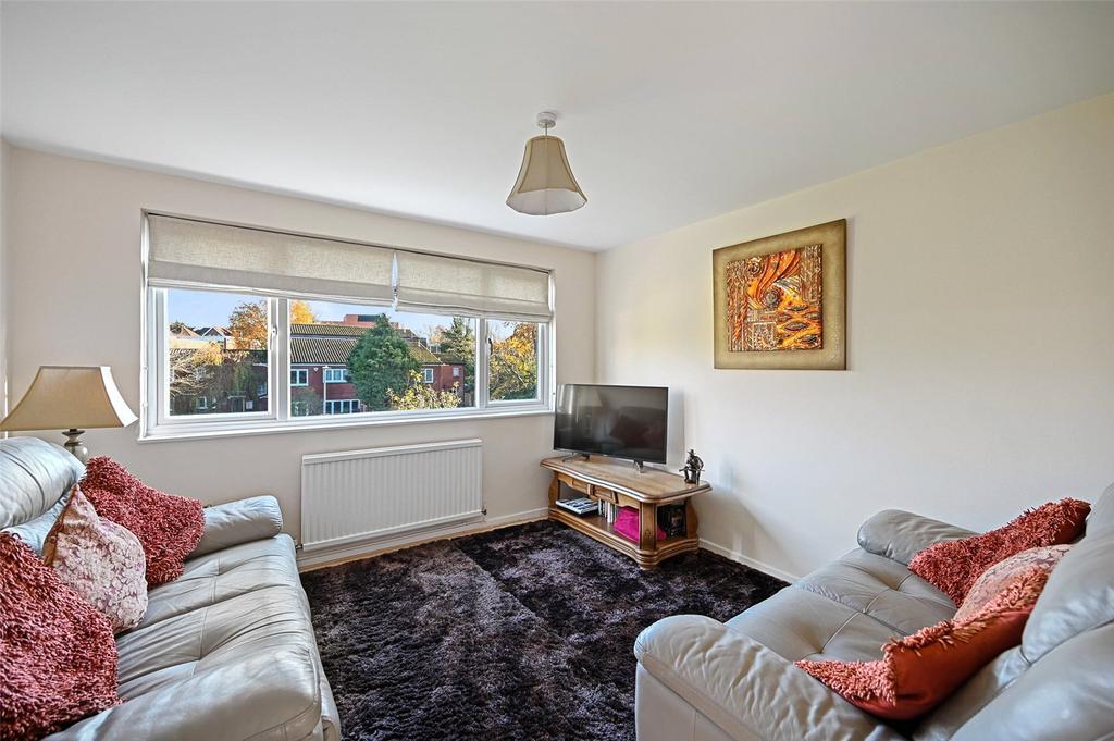 Myrtleside Close, Northwood... 1 bed end of terrace house £1,350 pcm