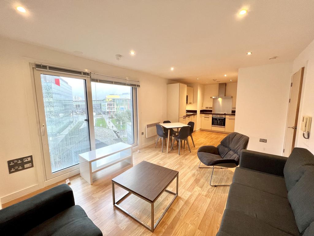 Rusholme Place, Manchester, M14 5TG 2 bed apartment - £1,200 pcm (£277 pw)