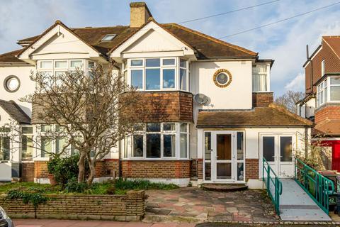 42 Pine Avenue, West Wickham, BR4 0LW