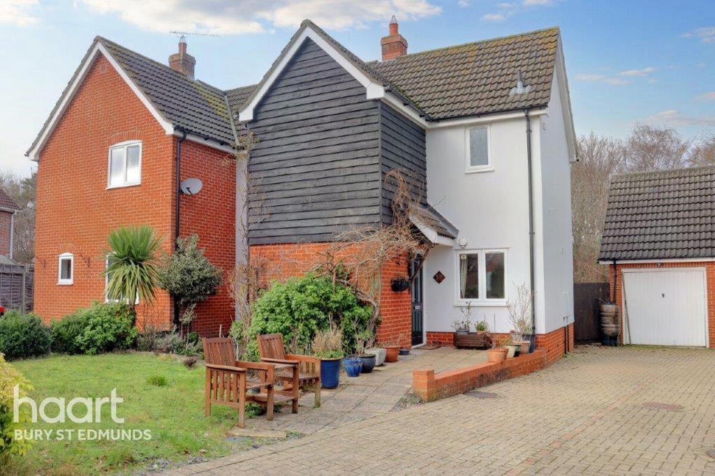 Bluebell Avenue, Bury St Edmunds 3 bed semidetached house £300,000