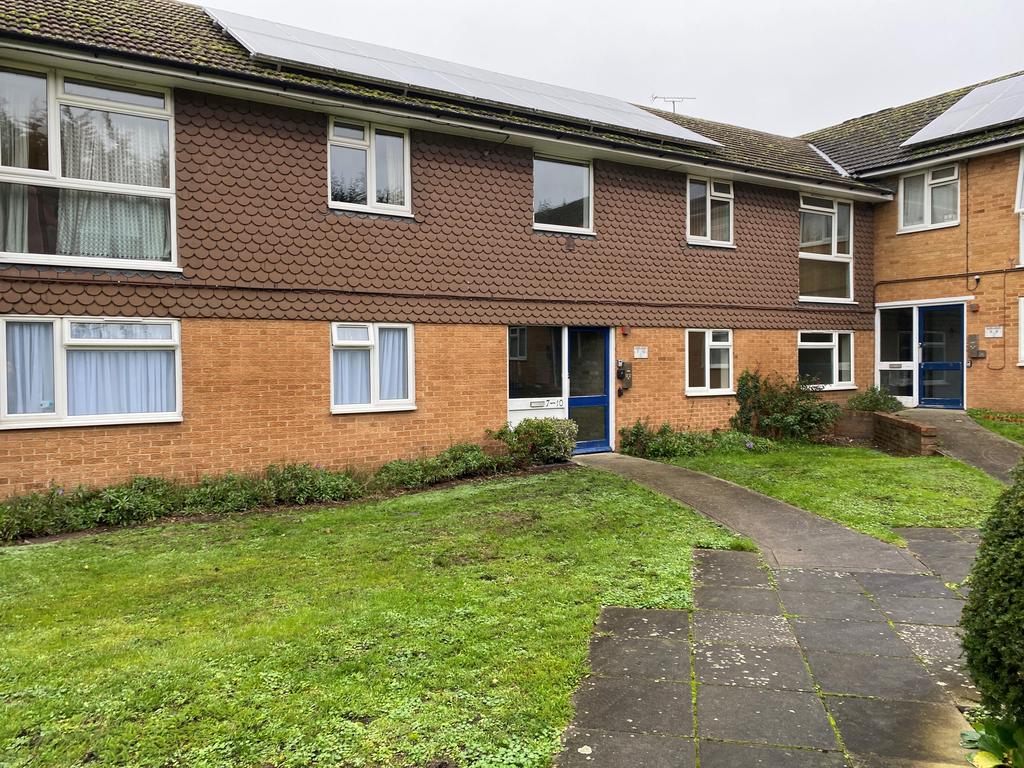 7 Alma Court, Dropmore Road, Burnham... 1 bed apartment £140,000
