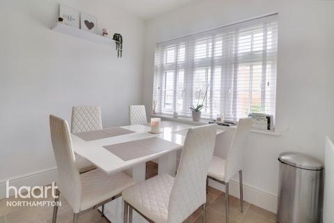 16 Earls Close, Moulton, Northampton, NN3 7BH