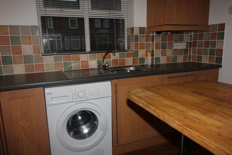 2 bedroom apartment to rent, Flat , Porchester Court, Forester Road