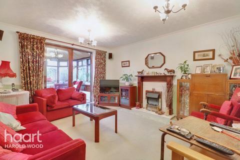 1 Joyes Close, Romford, RM3 9DF