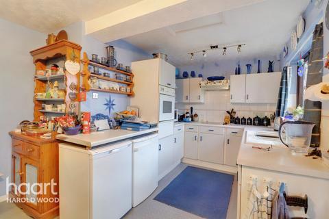 1 Joyes Close, Romford, RM3 9DF