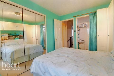 1 Joyes Close, Romford, RM3 9DF