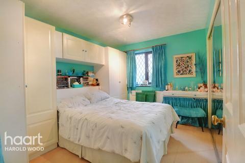 1 Joyes Close, Romford, RM3 9DF