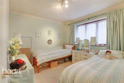 1 Joyes Close, Romford, RM3 9DF