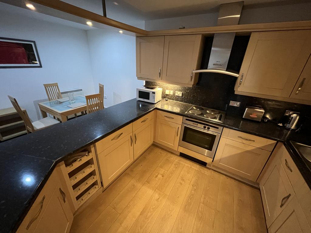 Imperial Point, The Quays, Salford, M50 2 bed apartment £1,395 pcm (£