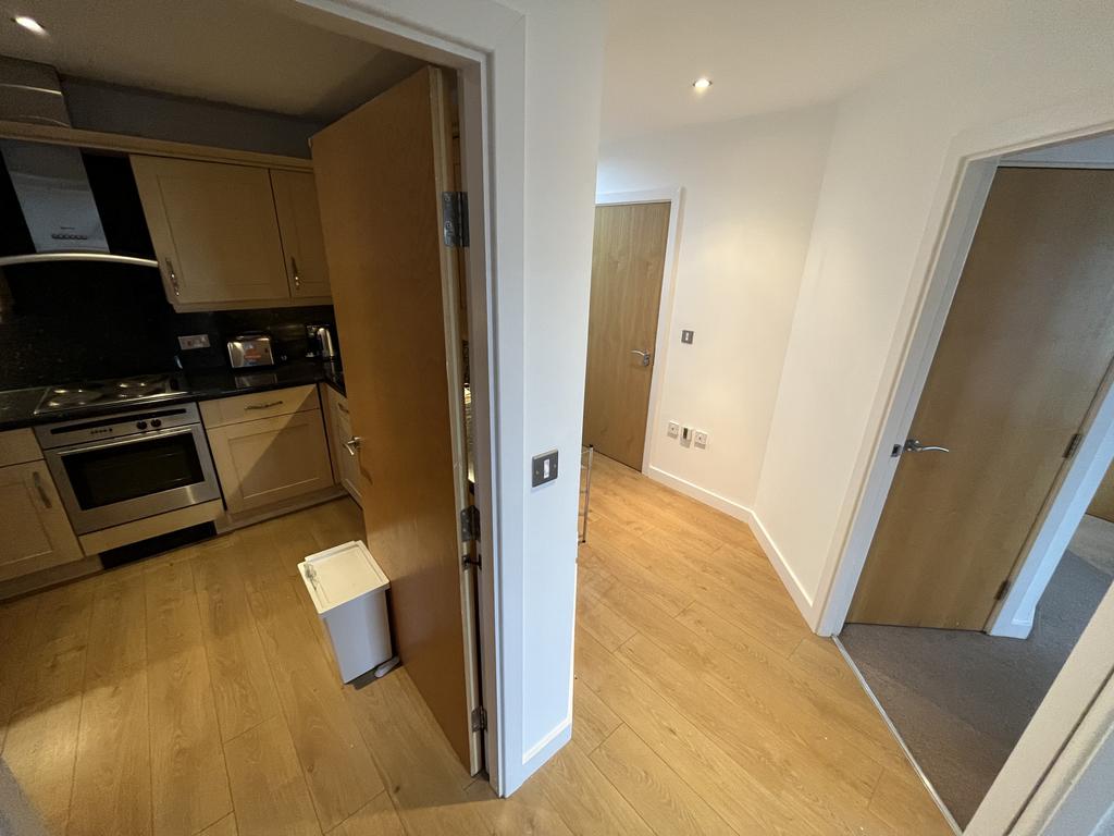 Imperial Point, The Quays, Salford, M50 2 bed apartment £1,395 pcm (£