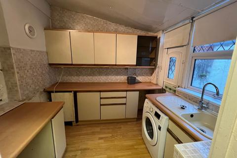 4 Oakfield Terrace, Tonypandy, CF40 2TE