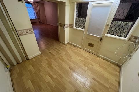 4 Oakfield Terrace, Tonypandy, CF40 2TE