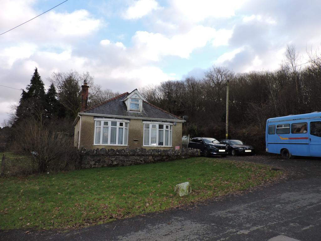 Road, Garnant, Ammanford, SA18 3 bed bungalow for sale £200,000