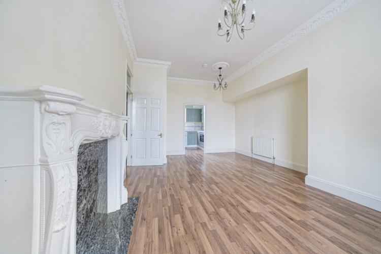 Buchanan Close Pennington Drive N21 2 bed apartment £1,500 pcm (£346 pw)