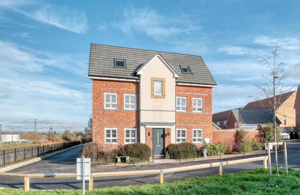 Brine Well Crescent, Stoke Prior, Bromsgrove, B60 4FY 4 bed detached