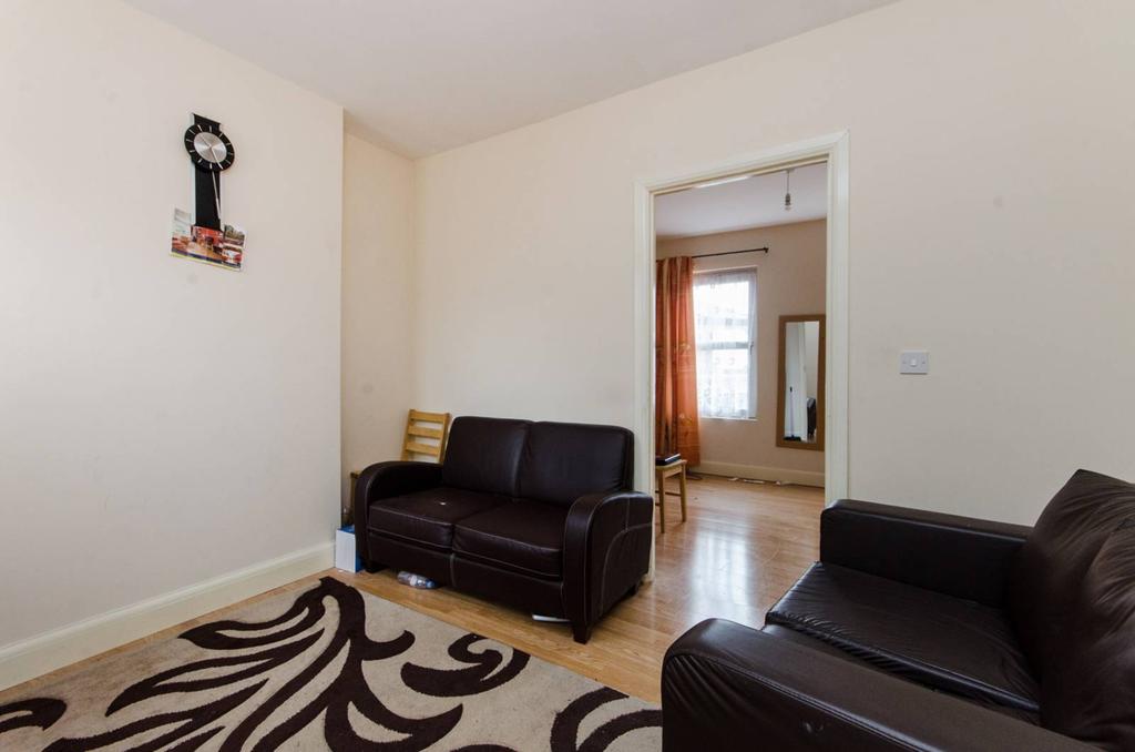 Graham Road, Wimbledon, London, SW19 1 bed flat £1,500 pcm (£346 pw)