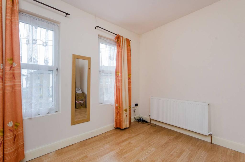 Graham Road, Wimbledon, London, SW19 1 bed flat £1,500 pcm (£346 pw)