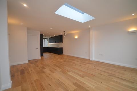 5 bedroom terraced house to rent - Windsor close, Windsor Grove, West Norwood, London, SE27