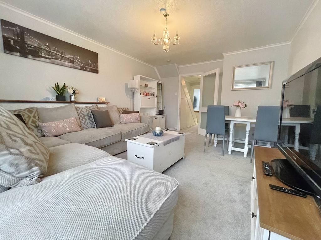 Lounge reverse