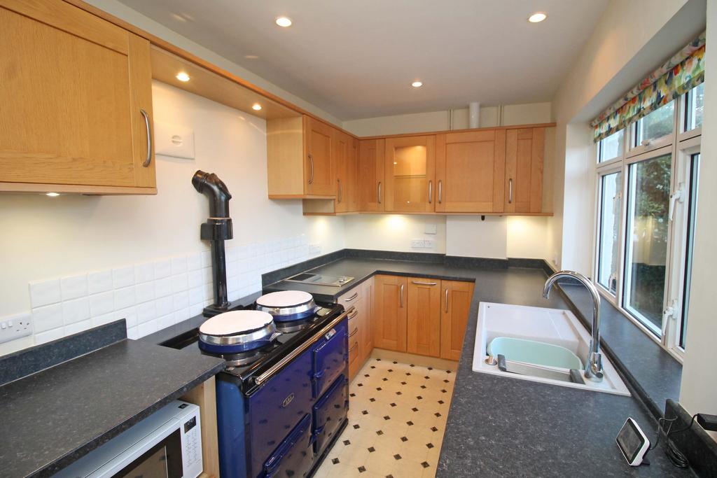 Cliff Drive, Cromer NR27 4 bed detached bungalow £1,700 pcm (£392 pw)