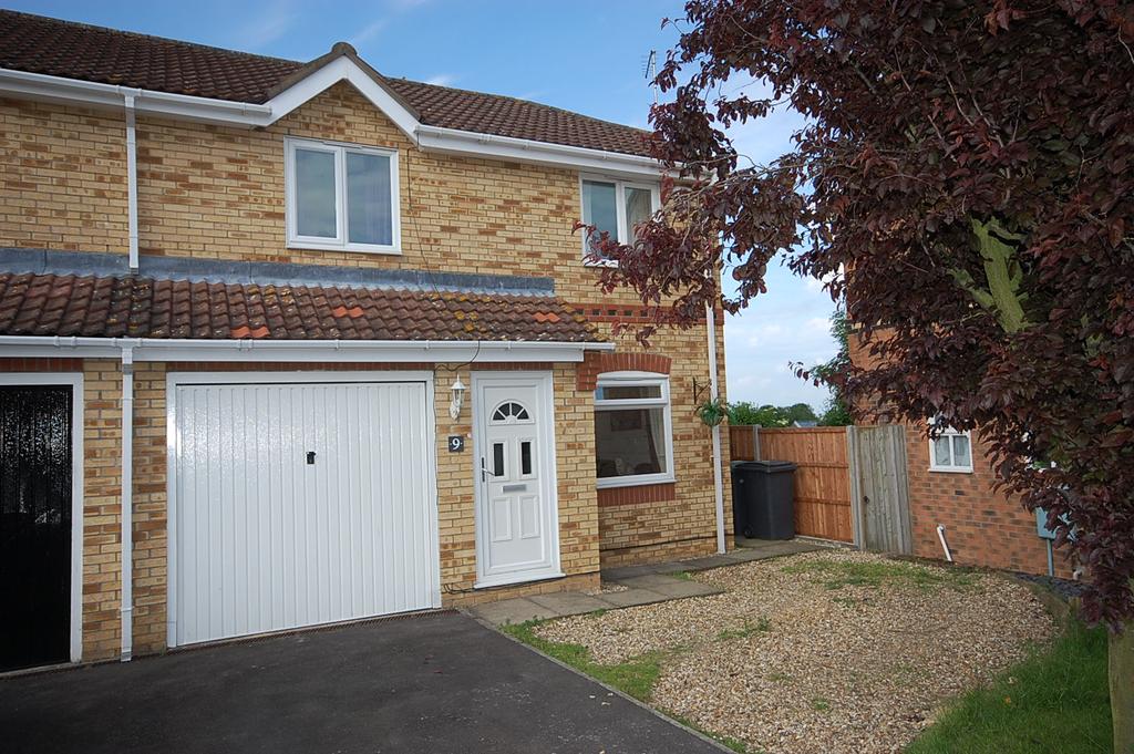 Paddock Lane, Metheringham, LN4 3 bed semidetached house £785 pcm (£
