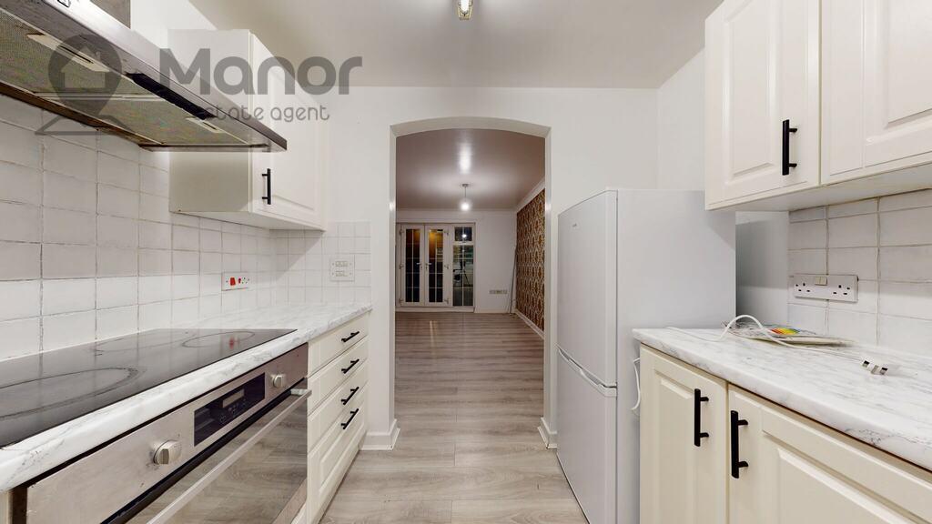 Queensberry Place, Manor Park, E12 6UW 2 bed flat £1,800 pcm (£415 pw)