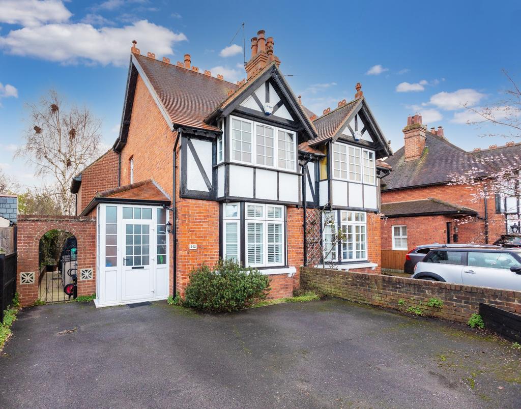 Courthouse Road, Maidenhead 3 bed semidetached house £700,000