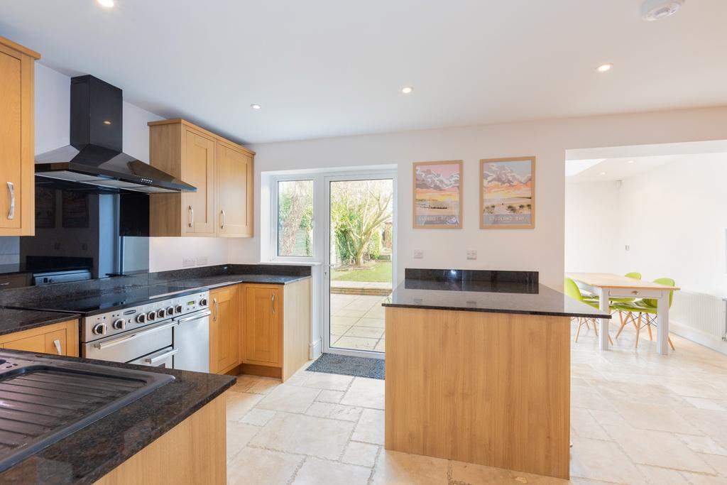 Courthouse Road, Maidenhead 3 bed semidetached house £700,000