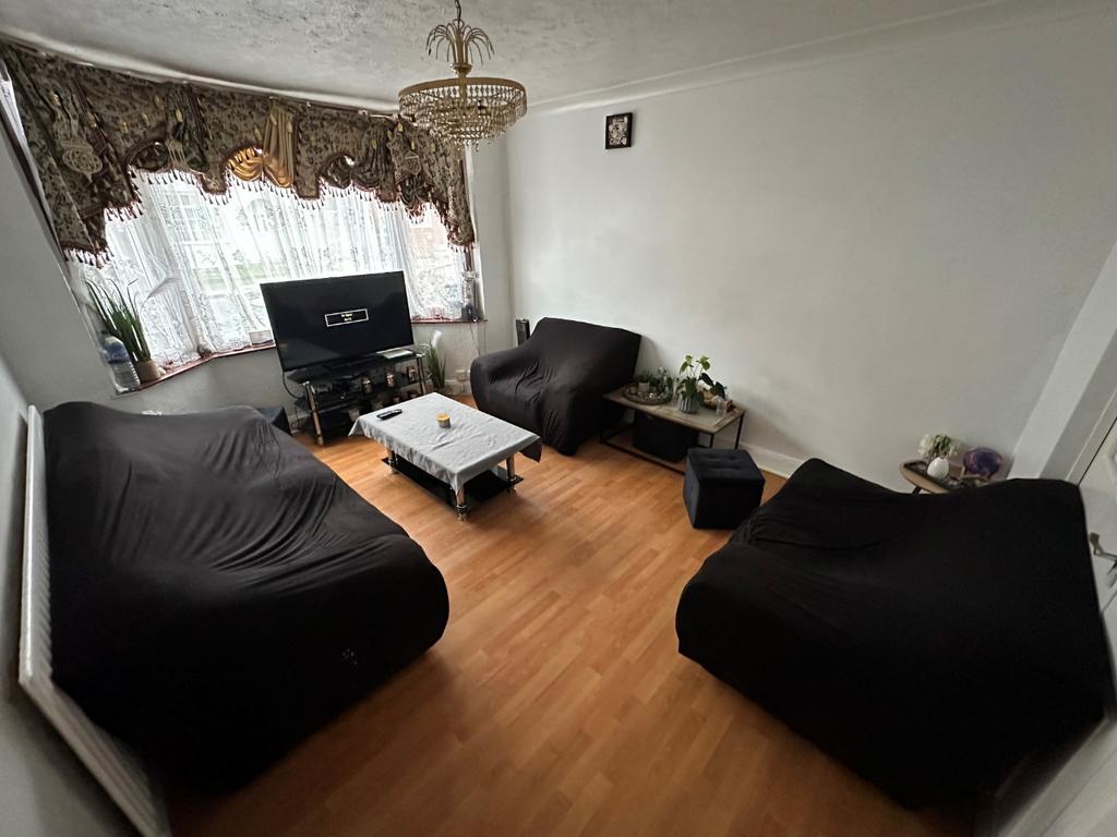 St, Mildreds Ave, Luton 3 bed end of terrace house £375,000