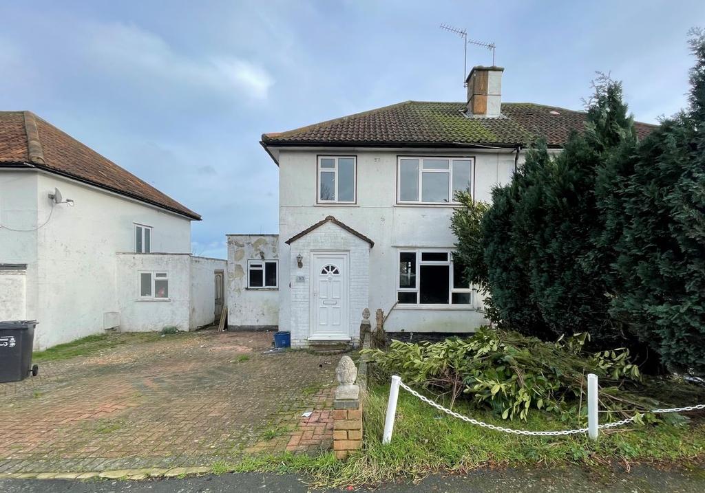 40 shepherds way south croydon 3 bed semi detached house 250 000