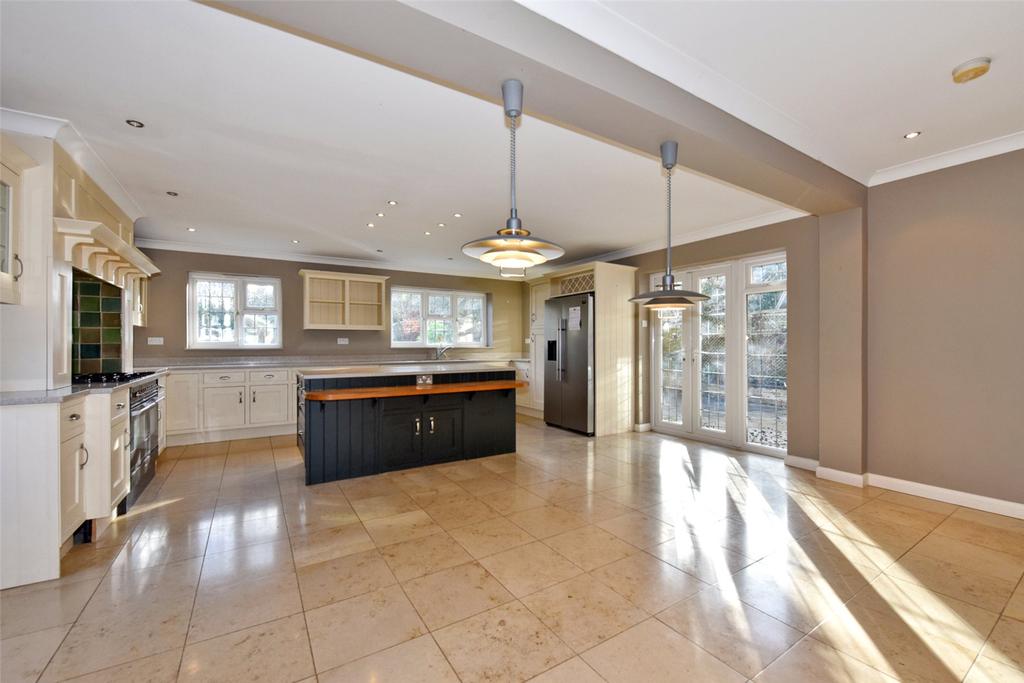 Manor Way, Chesham, Buckinghamshire, HP5 4 bed detached house £3,250