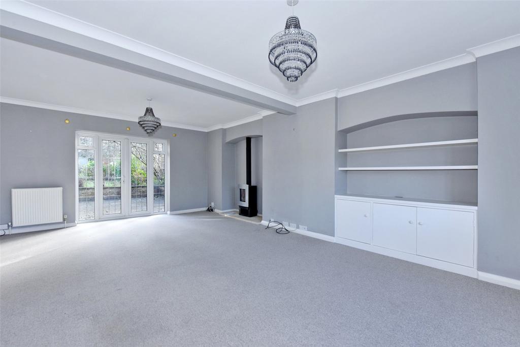 Manor Way, Chesham, Buckinghamshire, HP5 4 bed detached house £3,250