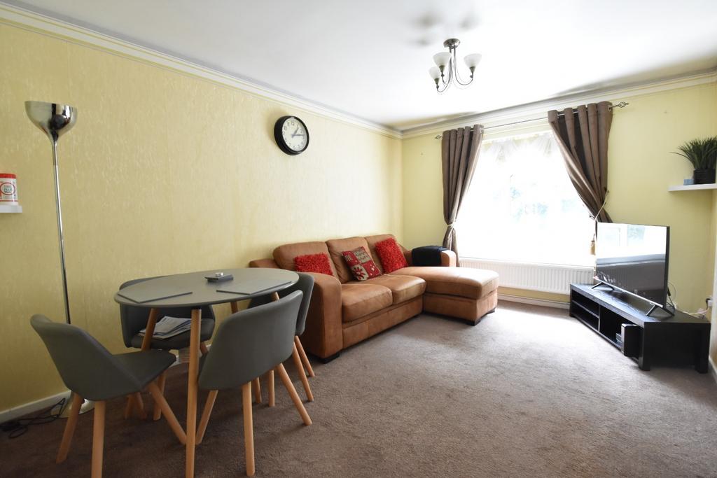Haddon Road, Luton, Bedfordshire, LU2... 1 bed £140,000