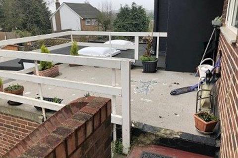 2 bedroom maisonette to rent, Linden Way, Southgate