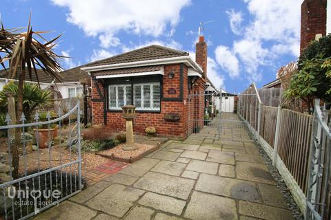 2 bedroom bungalow for sale - Woodley Avenue,  Thornton-Cleveleys, FY5