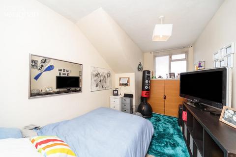 2 bedroom flat to rent, Cromwell Road, Hove, East Sussex, BN3