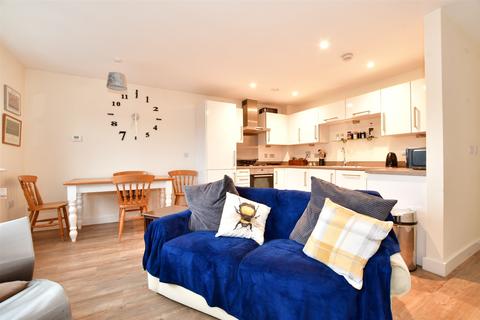 2 bedroom flat for sale - Millpond Lane, Horsham, West Sussex