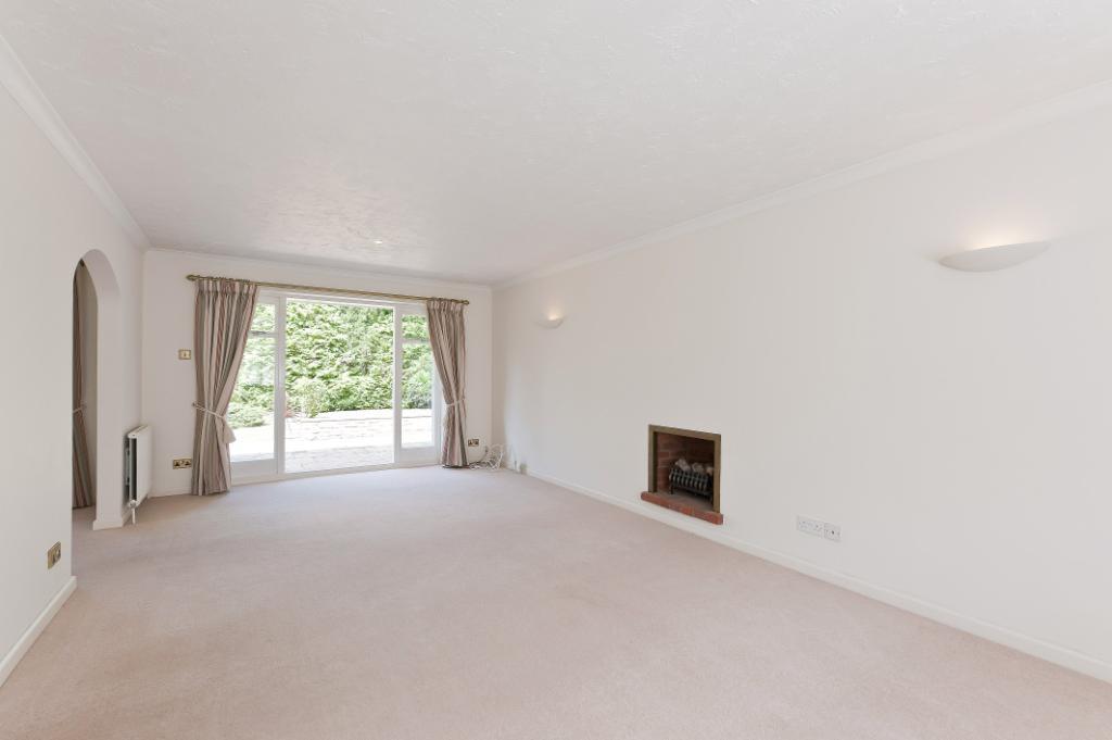 Ashcroft Park, Cobham, Surrey, KT11 4 bed detached house £3,500 pcm