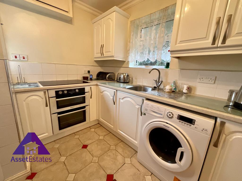 The Paddocks, Brynithel, Abertillery, NP13 2JN 3 bed detached bungalow