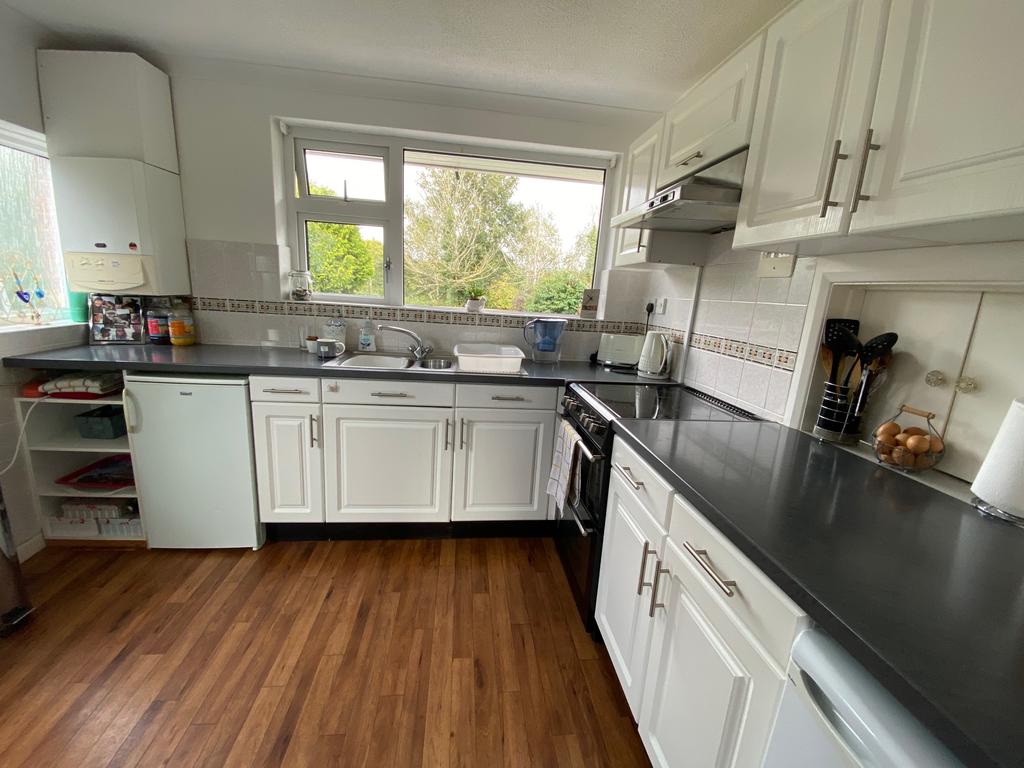 Burnside, Exmouth 3 bed house £1,030 pcm (£238 pw)