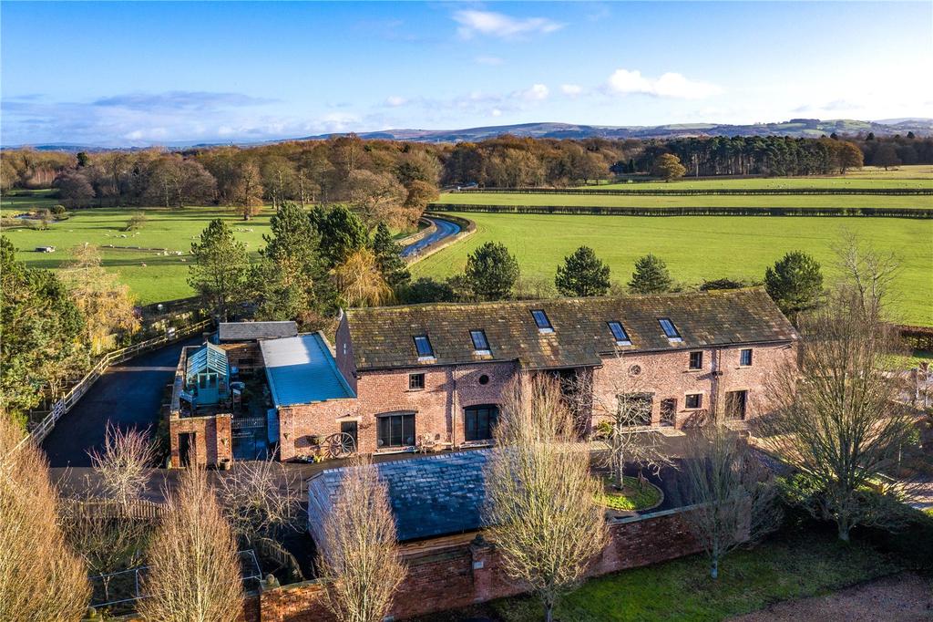 Mill Lane, Prestbury, Macclesfield, Cheshire, SK10 5 bed detached house