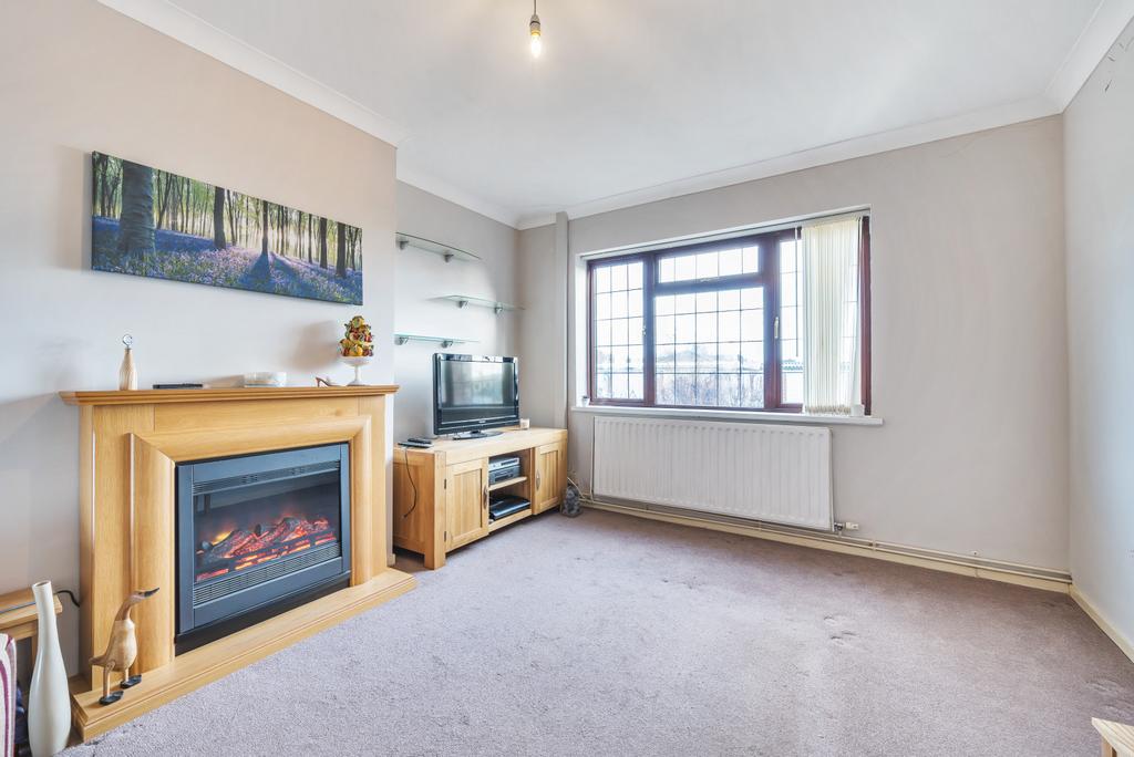 Bricksbury Hill, Farnham, GU9 3 bed terraced house £365,000
