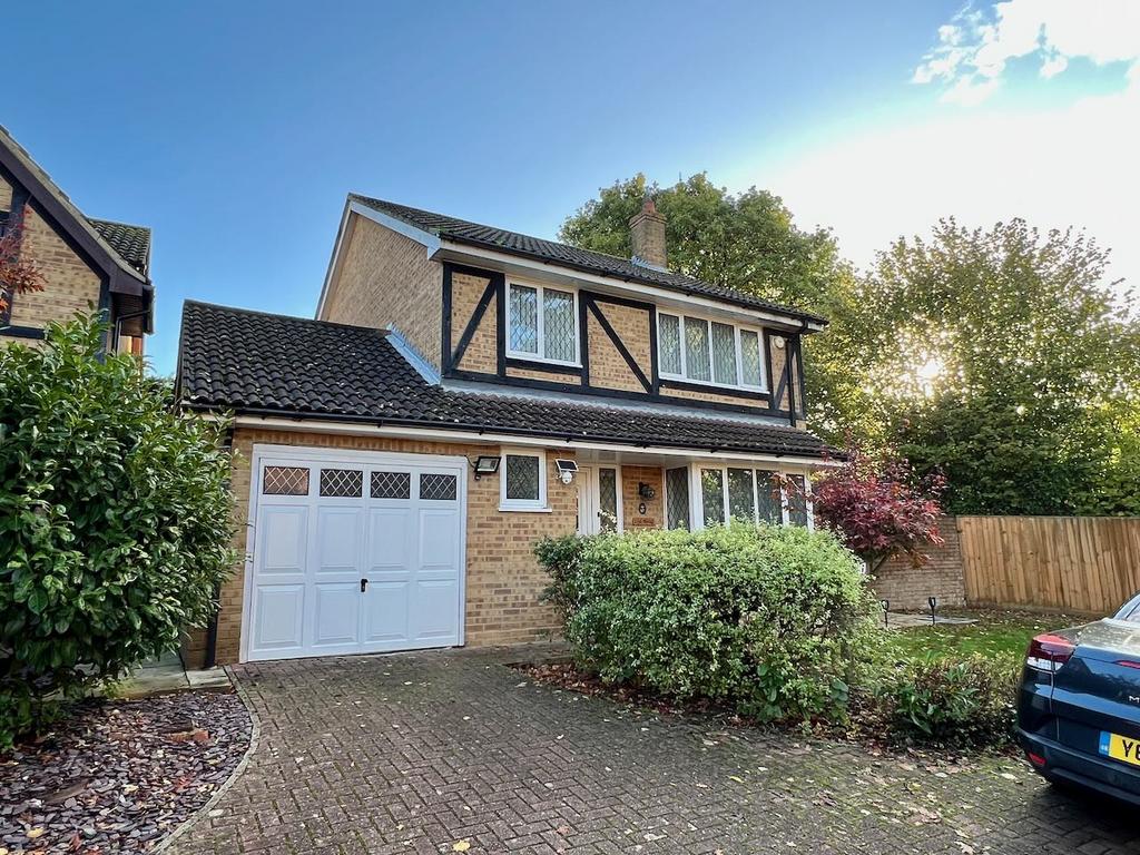 Hawkley Drive, Tadley, RG26 4 bed detached house for sale £500,000