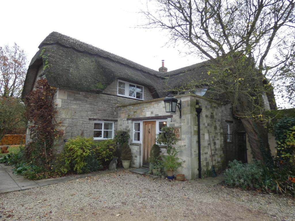 Bapton, Warminster, Wilts, BA12 4 bed detached house £2,000 pcm (£462 pw)