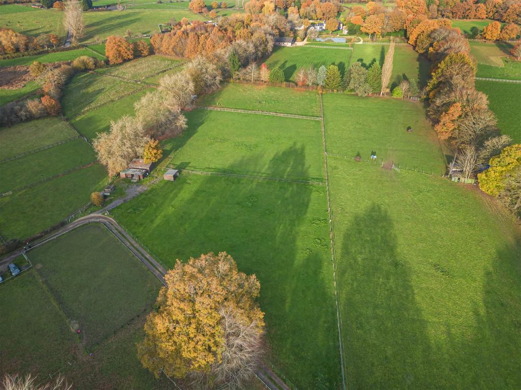 Chobham Road, Woking Surrey, GU21 4XY Equestrian property £250,000