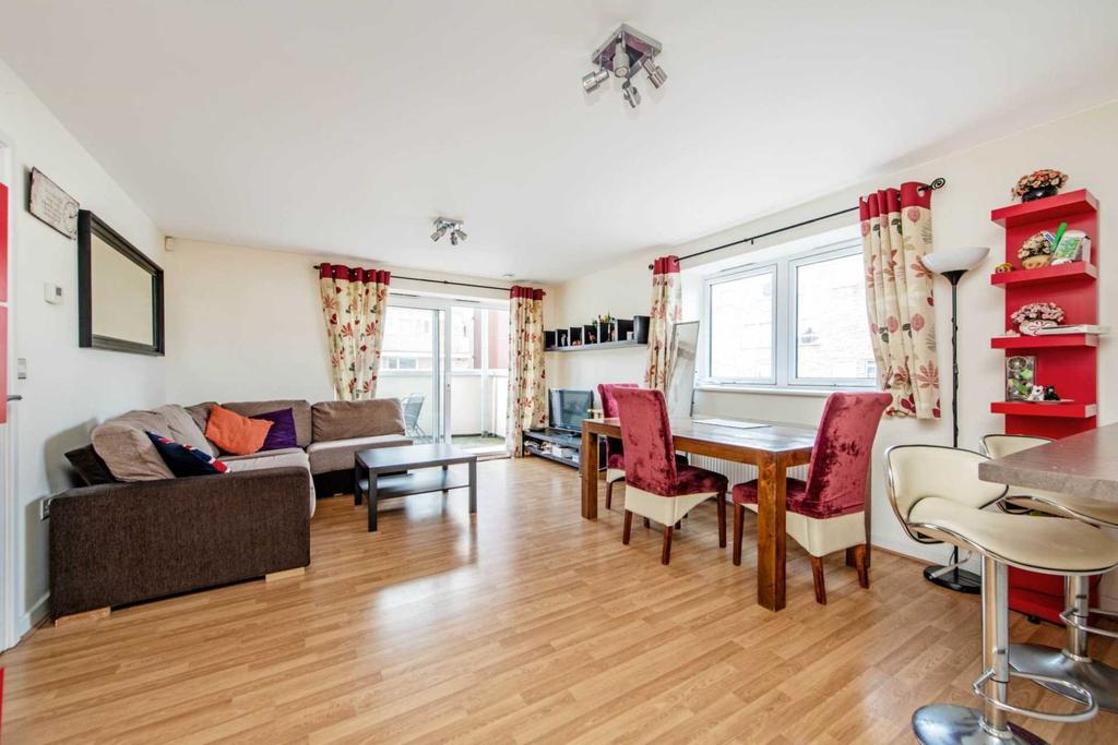 1 Chaplin Court,20 Joseph Street E3 4GZ 3 bed flat £2,500 pcm (£577 pw)