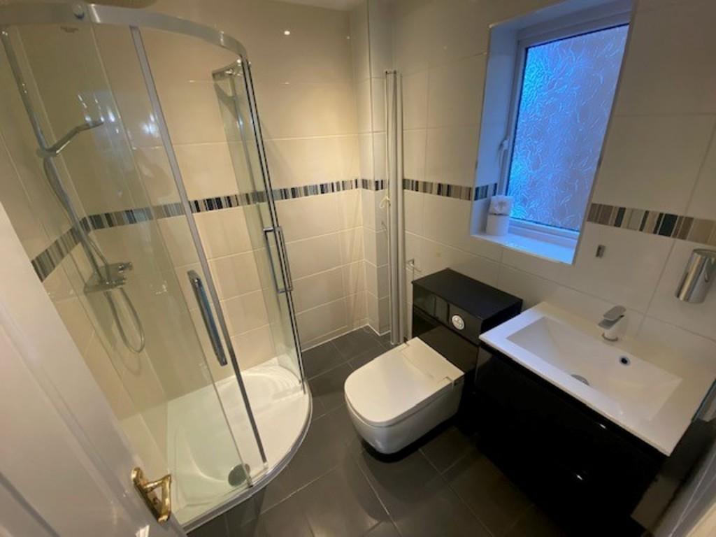 Bedroom 2 En-suite