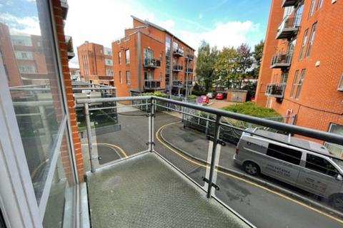 1 bedroom apartment to rent, Ahlux House